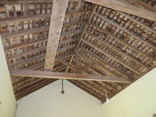 8 Bedroom Old Colonial House