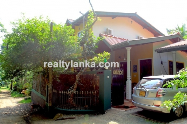 Small Villa In Hikkaduwa