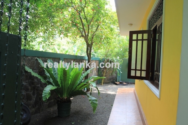 Small Villa In Hikkaduwa