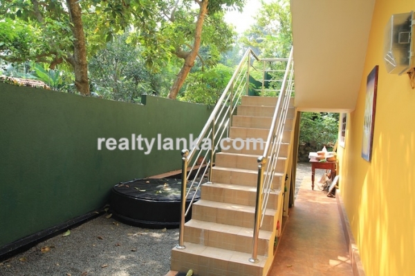 Small Villa In Hikkaduwa