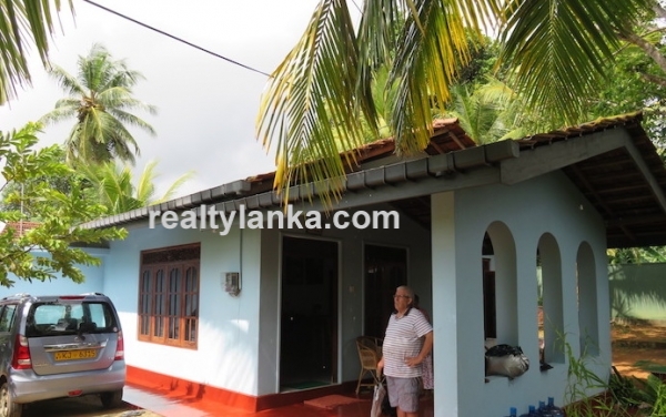 Cozy Two Bedroom house in Hikkaduwa
