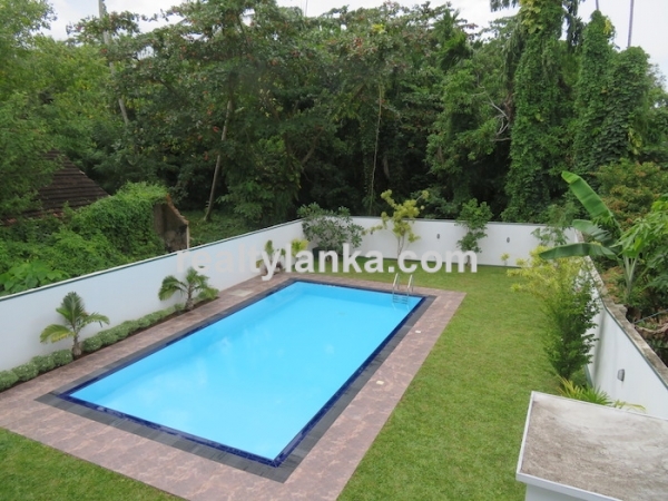 4 Bedroom villa Bentota